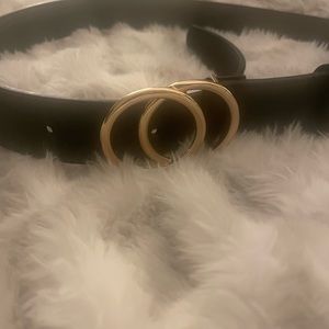 Vintage metal O-ring buckle. 
Soft, breathable and wear resistant vegan leather